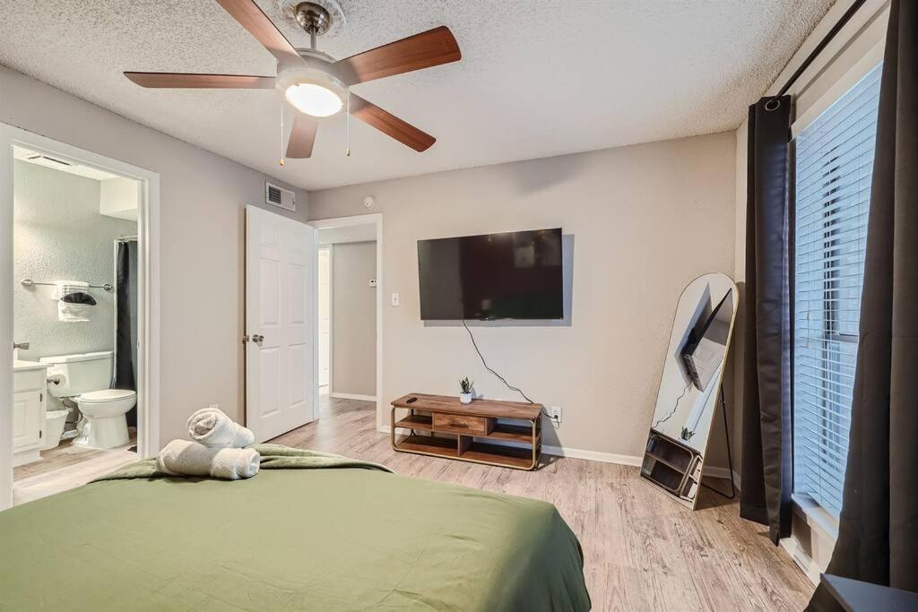 Chic 2B Getaway - 10Min To Dtwn - W/D, Pool, Prkg Apartment Austin Exterior photo